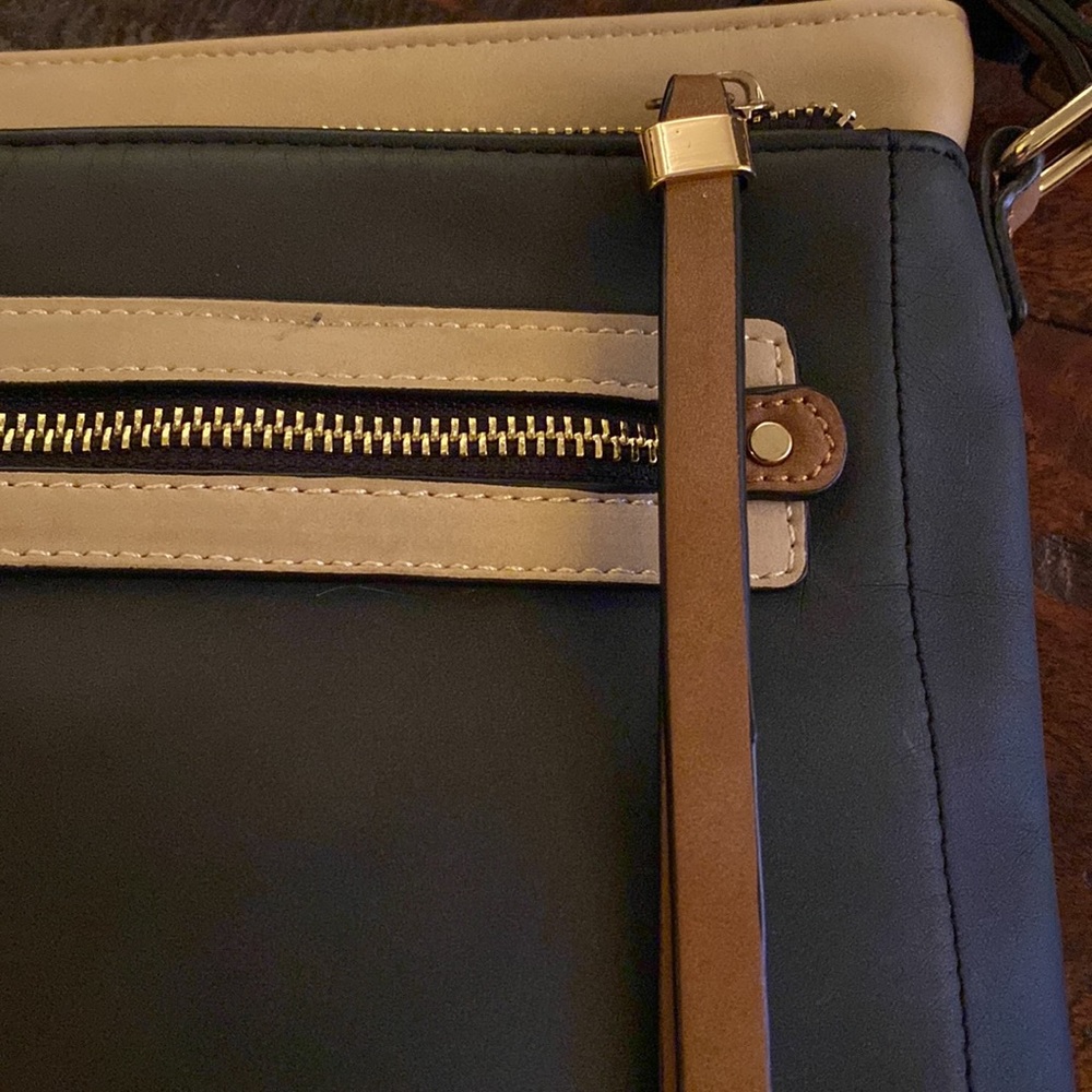 NWOT Boutique Navy and Tan Crossbody Bag Adjustable Strap - Picture 3 of 11